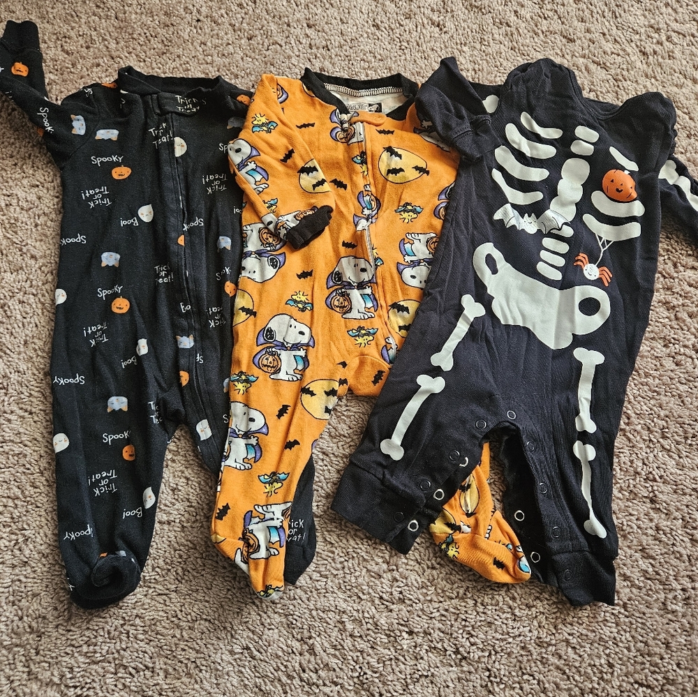 Peanuts Black and Orange Kids Footies Set